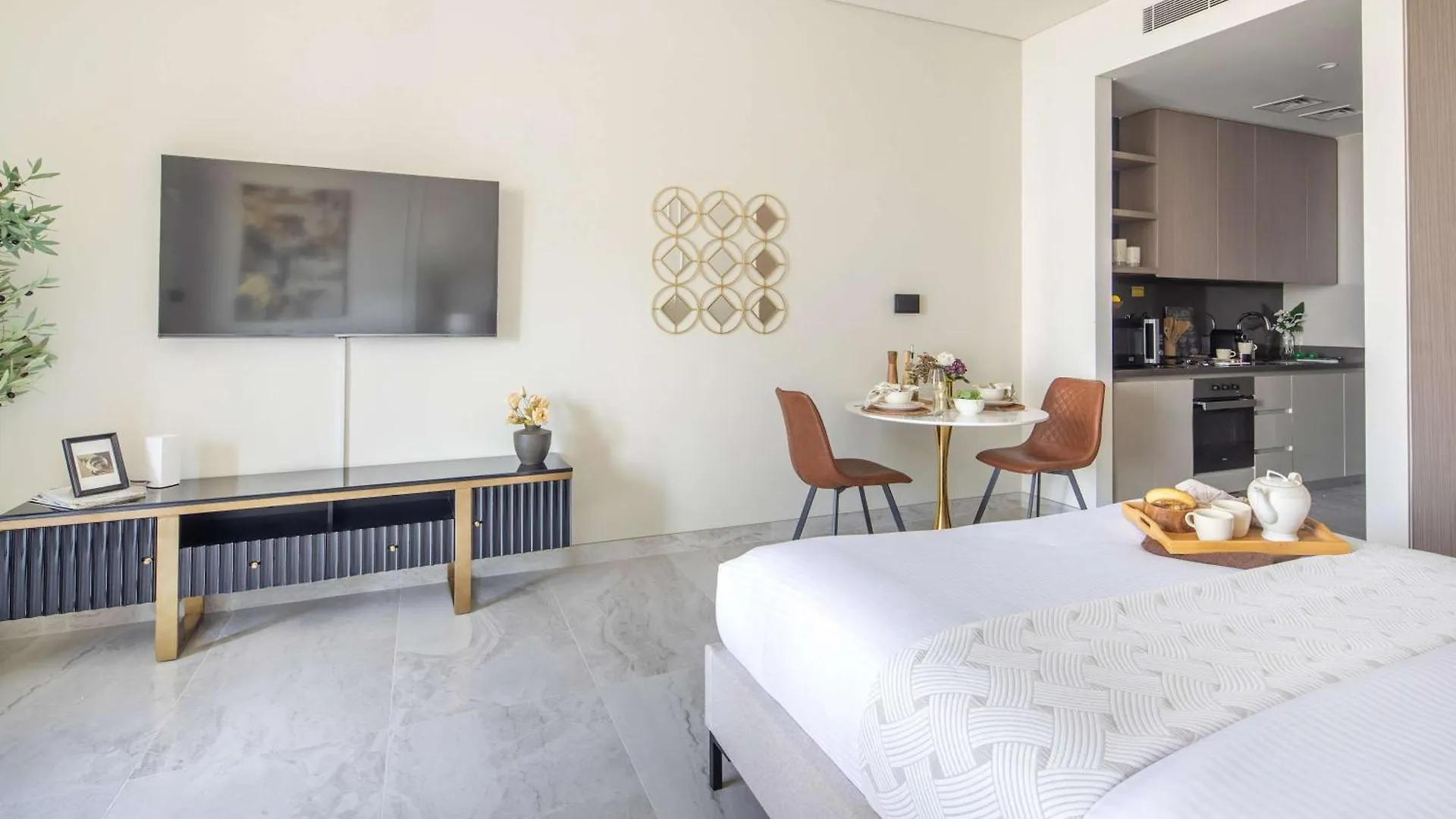 Frank Porter - Peninsula Five Dubaj Egyesült Arab Emírségek