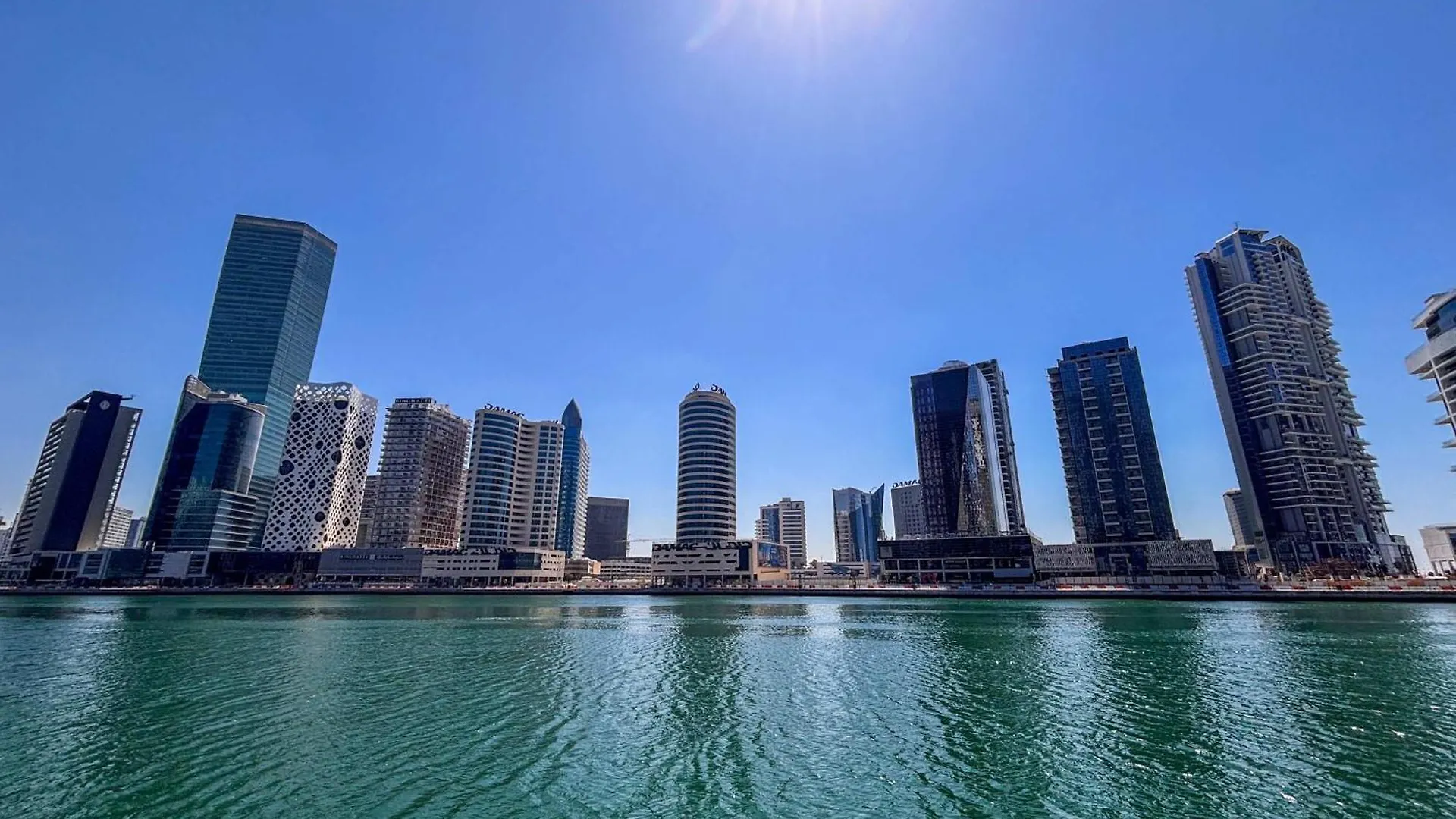 Frank Porter - Peninsula Five Dubai Apartment