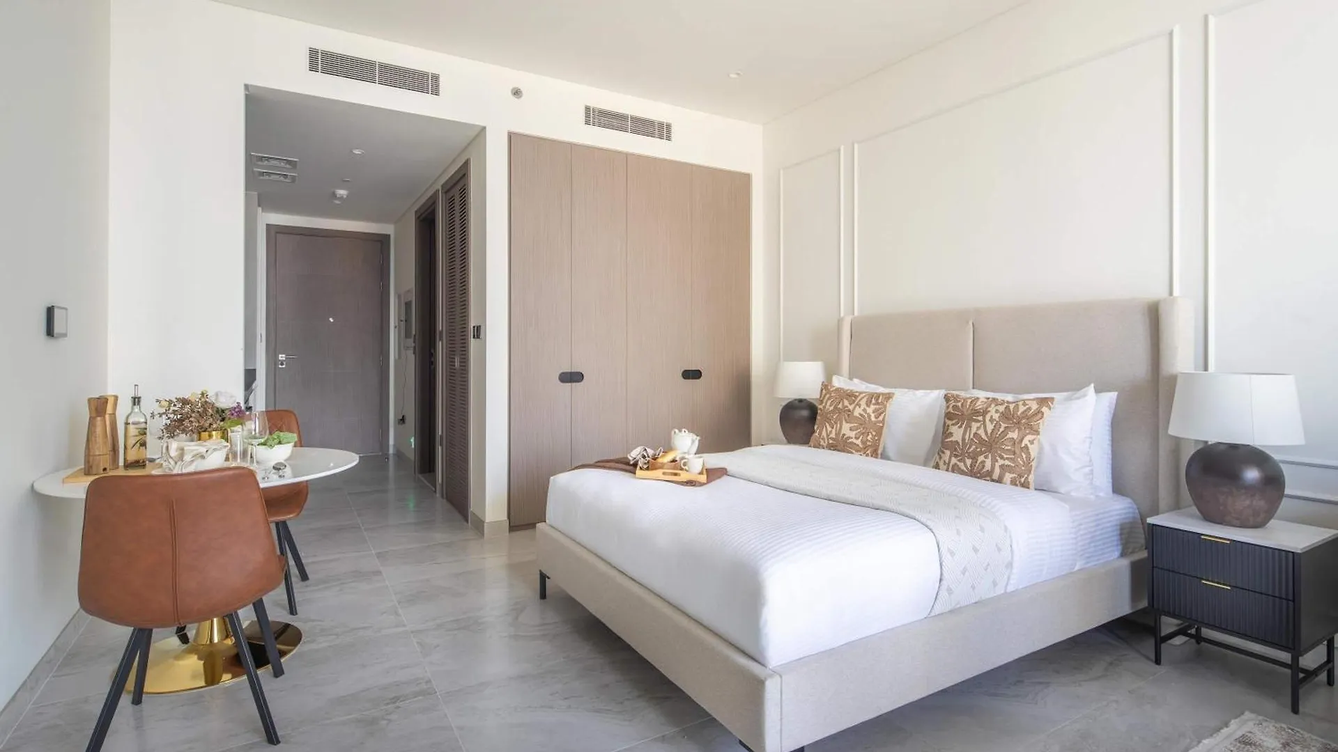 Frank Porter - Peninsula Five Dubai