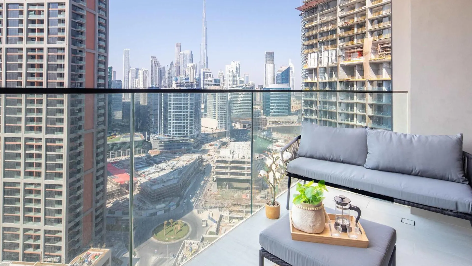 Frank Porter - Peninsula Five Dubai United Arab Emirates