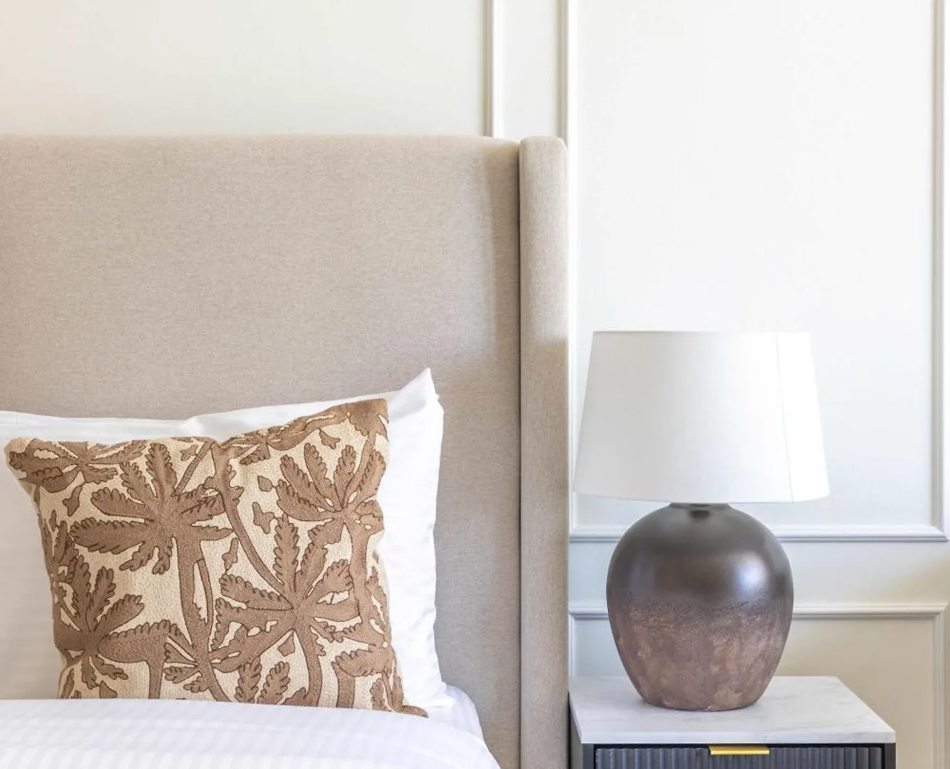 Frank Porter - Peninsula Five Dubai Apartment