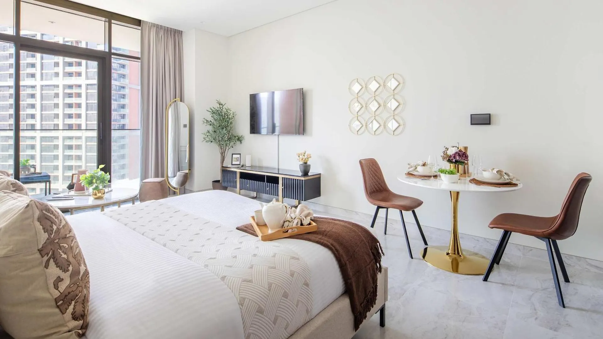 Frank Porter - Peninsula Five Dubai Apartment