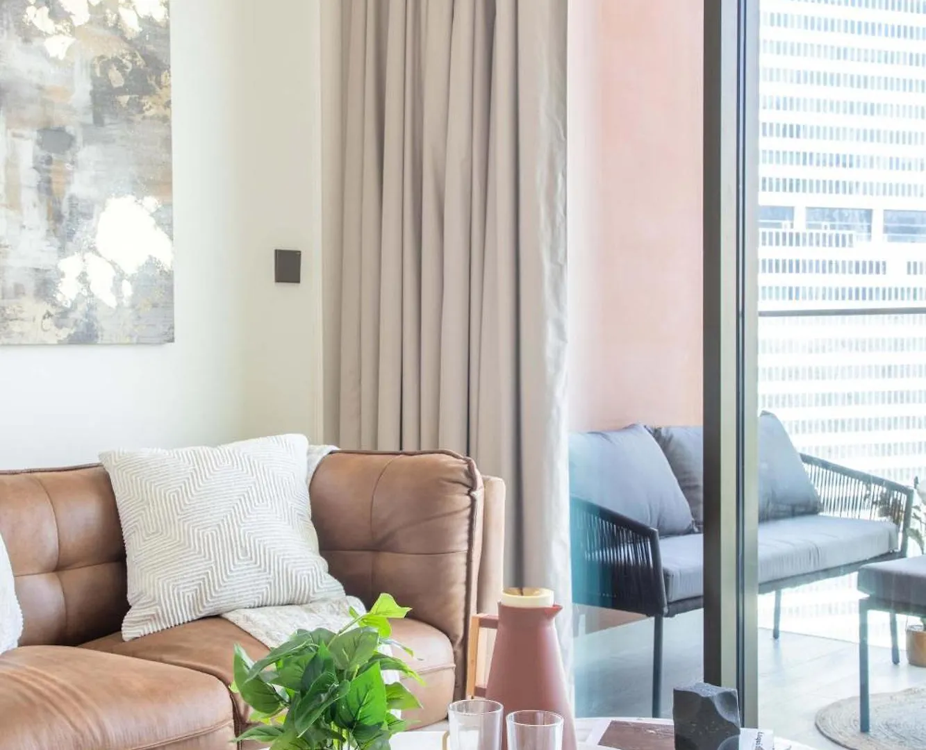 Frank Porter - Peninsula Five Dubai