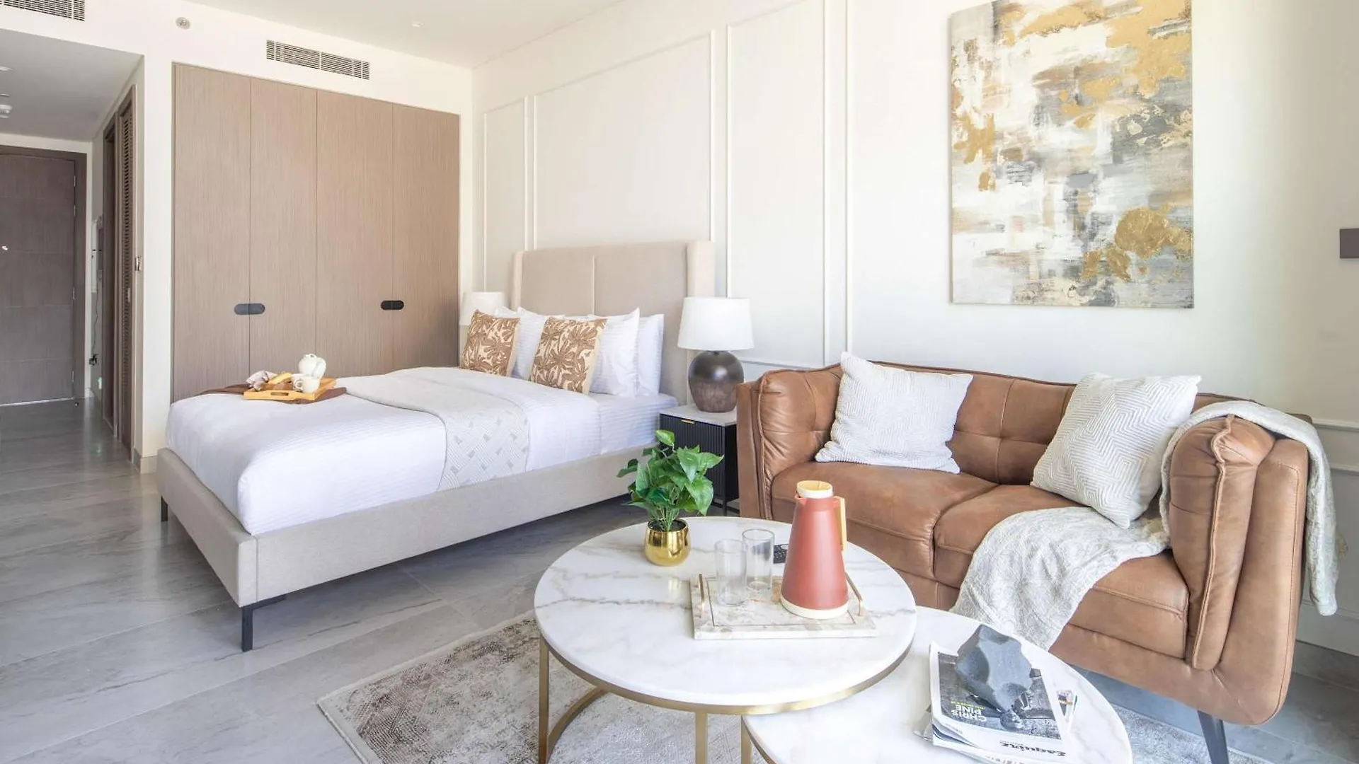 Frank Porter - Peninsula Five Dubai Apartment